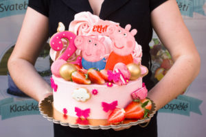 Dětský narozeninový dort na zákazku Peppa Pig 4 Narozeninové dorty Praha Narozeninový dort Praha Narozeninový dort pro holku Praha Dort na objednávku Praha Dort na zákazku Praha