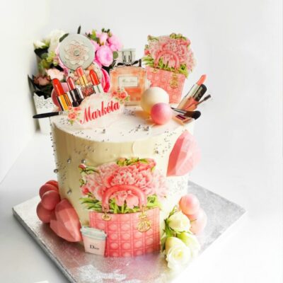 Narozeninový dort pro slečnu Kosmetika 3 (4 kg, 3200 kč)
