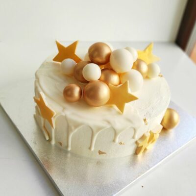 Narozeninový dort Zlaté Hvězdičky (2,5 kg, 2200 kč)