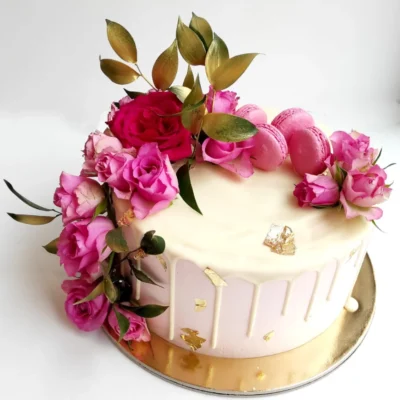 Svatební dort s květinami 10 (2,5 kg, 2200 kč)