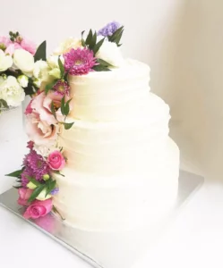 Svatební dort s květinami 5