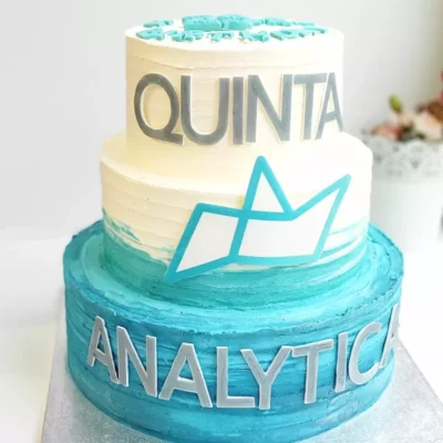 Firemní dort na objednávku Quinta Analytica (7 kg, 6650 kč)