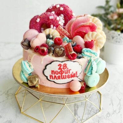 Narozeninový dort pro slečnu s koblihami 2 (2,5 kg, 2200 kč)