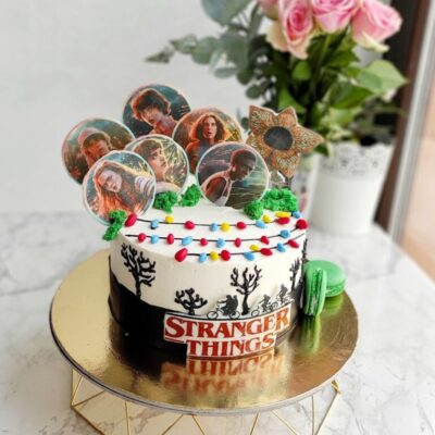 Narozeninový dort na objednávku Stranger things 2 (2,5 kg, 2200 kč)